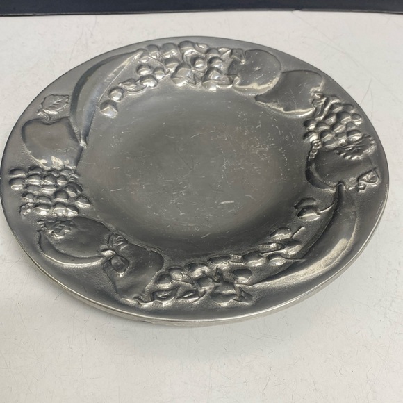 Wilton Armetale Round Fruit Bowl Dish - Picture 14 of 17